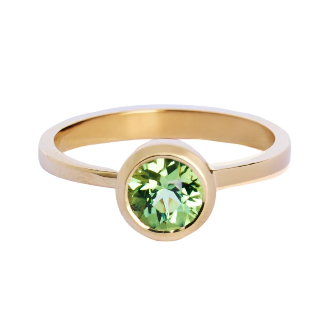 9ct Yellow gold ring with round green beryl. Band is flat and 3mm wide
