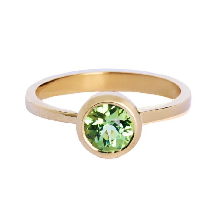 9ct Yellow gold ring with round green beryl. Band is flat and 3mm wide