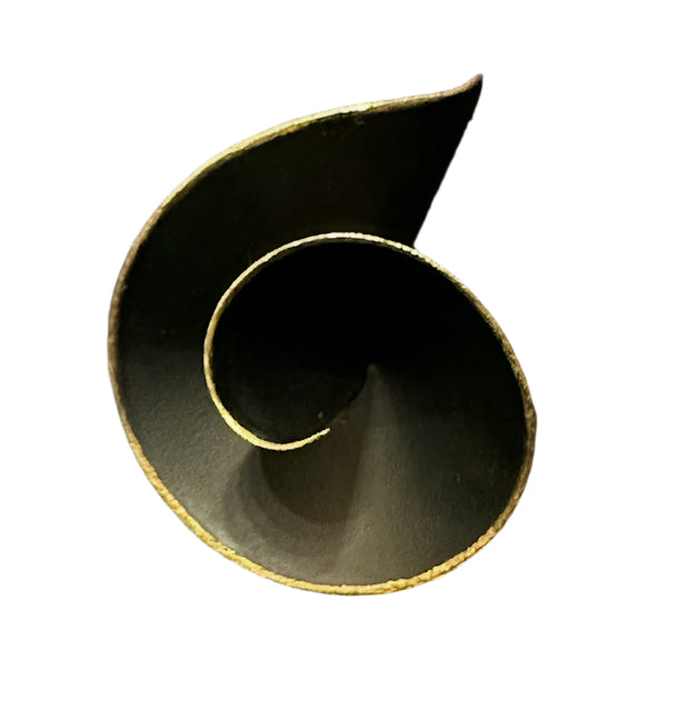 Large swirl adjustable ring. Swirl is matt black with a gold plated exterior and ring.