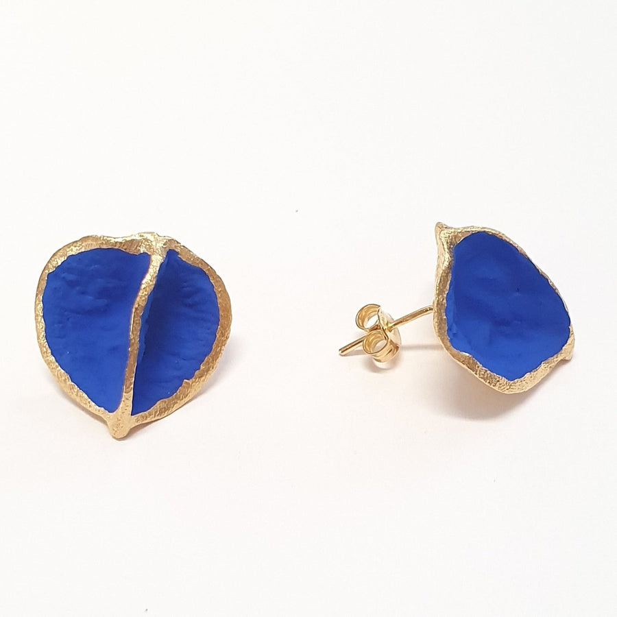 These earrings are designed in silver with cobalt blue or black matt pigment, gold plated finishing and stud back .