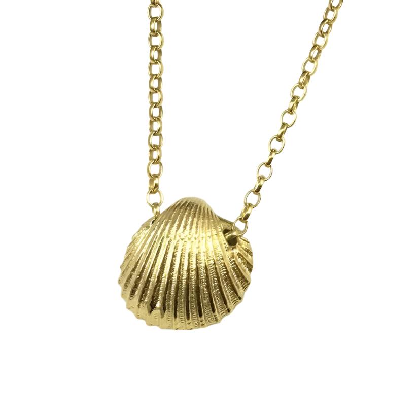 A close-up of the Jennifer Kinnear "Cockle Shell Necklace Small" showcasing a detailed seashell-shaped pendant in gold. The pendant is suspended on an 18" gold-plated chain with interconnected links, all set against a plain white background.