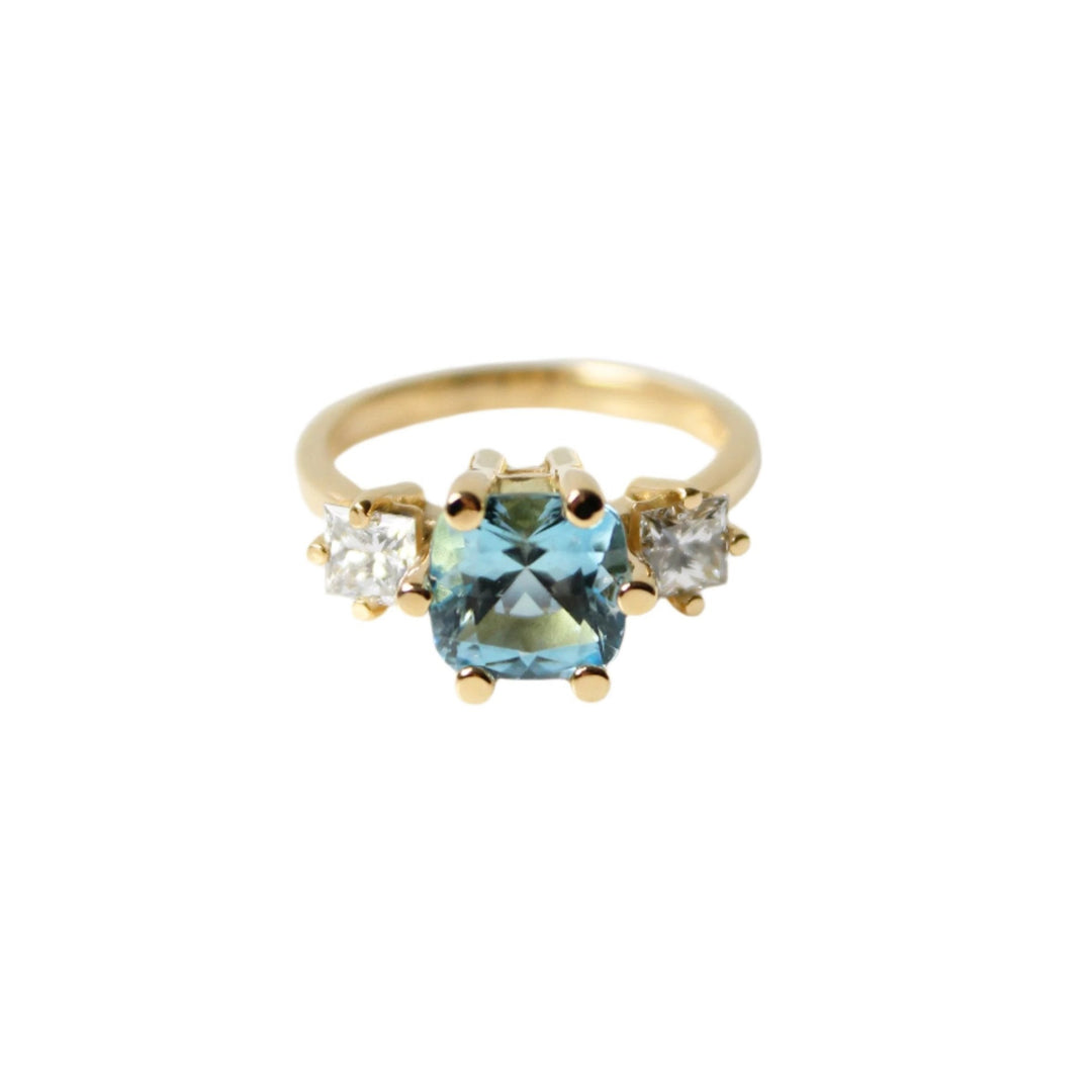 Aquamarine & Diamonds 18ct Yellow Gold Ring