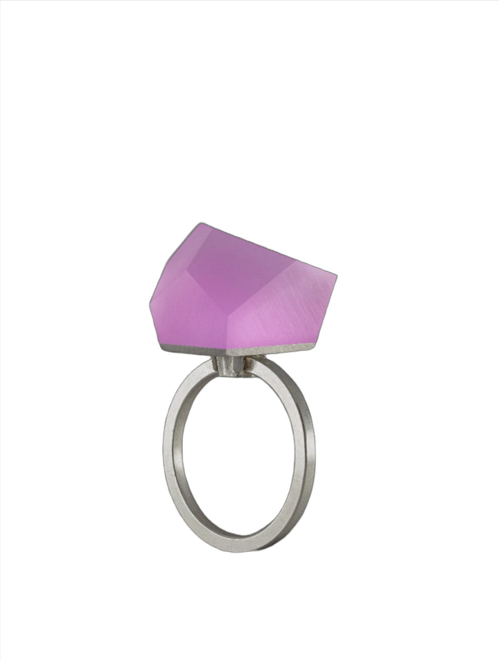 A modern ring with a 24ct gold-plated metallic band features a large, faceted, geometric pink gemstone. The clean lines and minimalistic design give it a contemporary, stylish look. The background is white. This is the Fruit Bijoux Ring Top VU Crystals Carnation Pink by Fruit Bijoux.