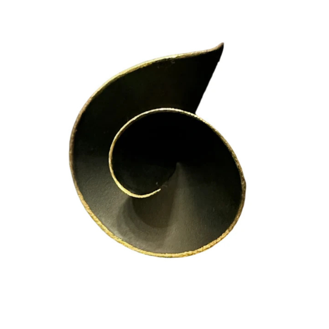 Large swirl adjustable ring. Swirl is matt black with a gold plated exterior and ring.
