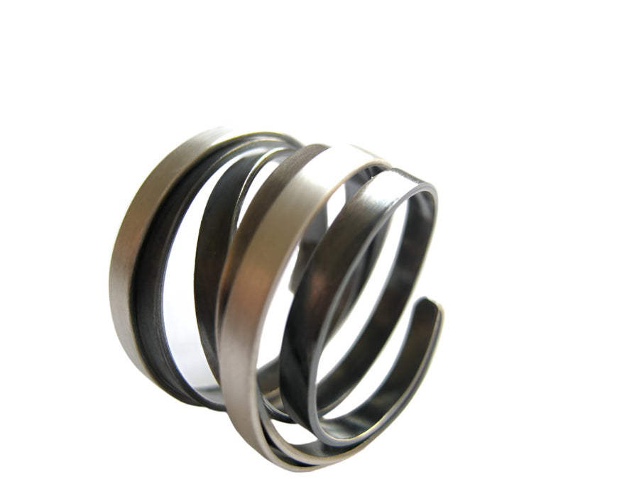 Mo Silver and oxidised silver ring