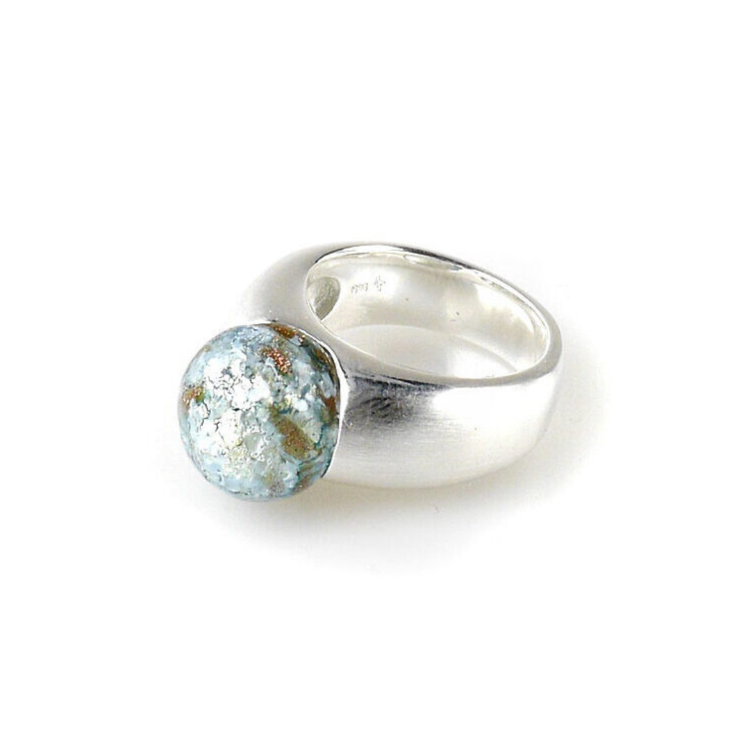 The Detlef Menard Muranoperle Silver Ring 12mm features a handcrafted sterling silver band topped with a large, round, blue-grey Murano glass stone with a marbled metallic texture.