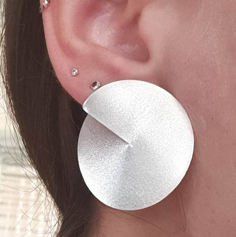 These disc earrings are designed in silver or gold plated silver with stud back. Diameter 3.5 cm