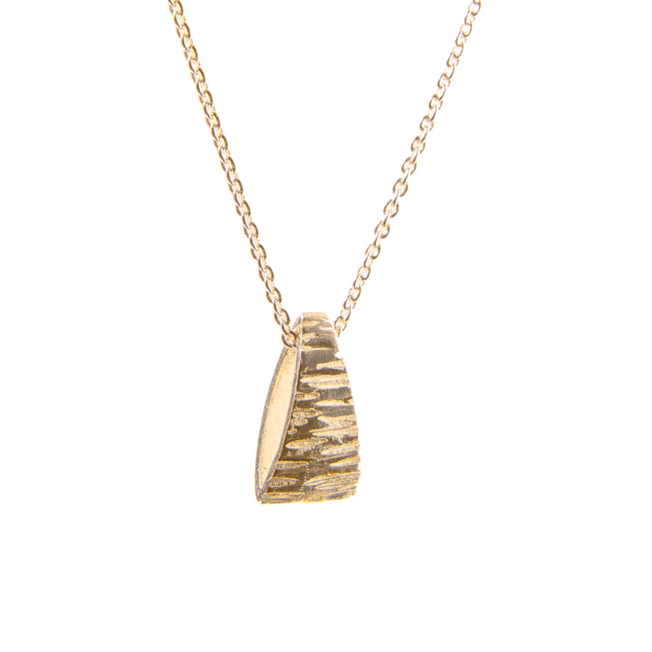 9ct Yellow gold  textured pendant on 18 inch chain