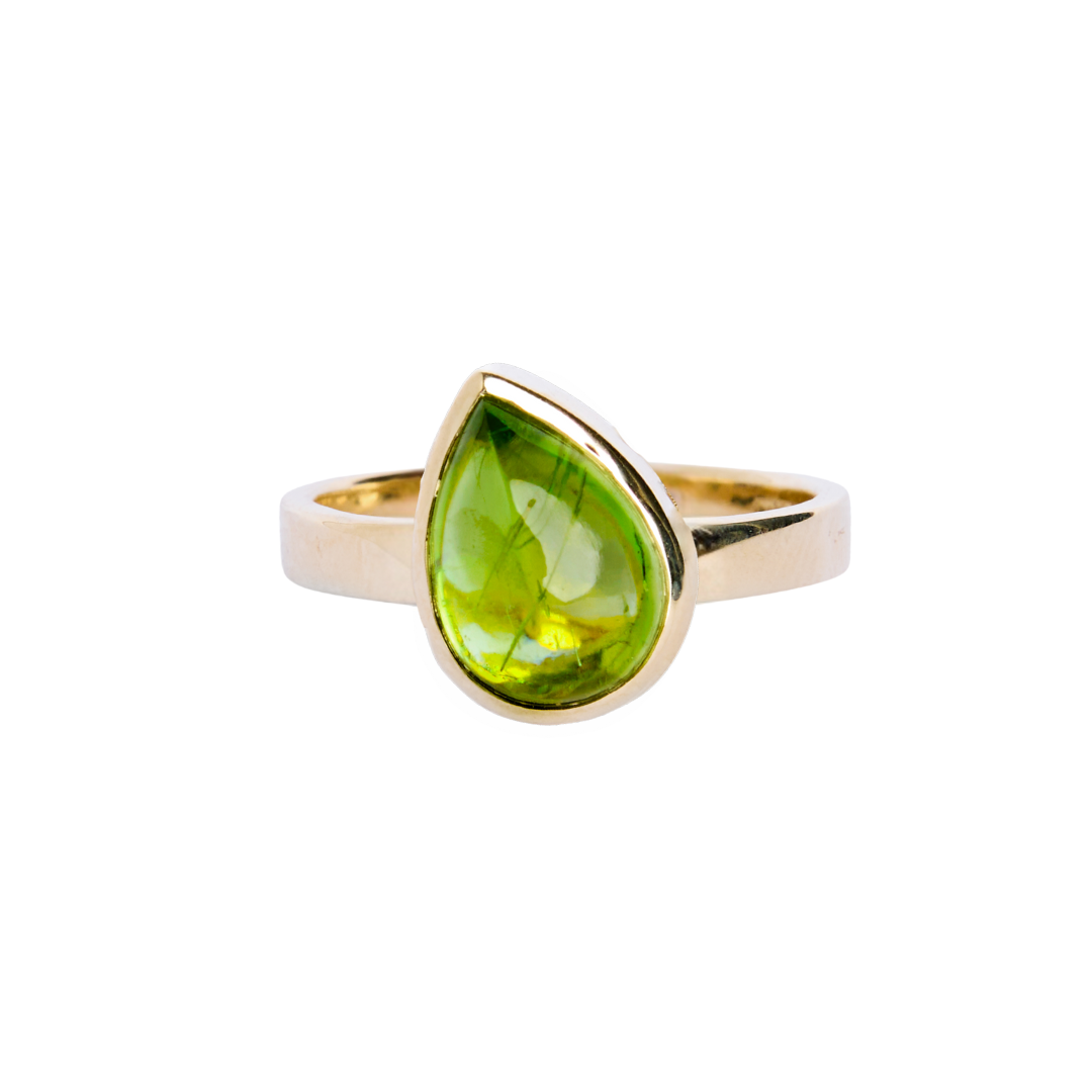 9ct yellow gold ring with peridot pear cabochon size N