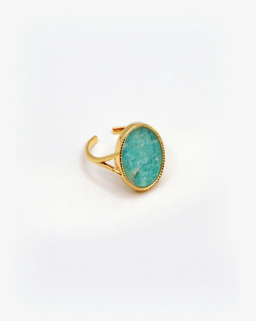 The Frida Ring from Nilai, with its adjustable gold band, showcases a stunning oval turquoise natural stone set in the center.