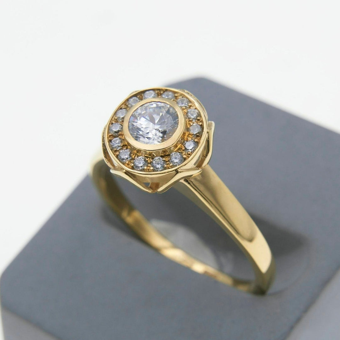 Éirne - Diamond Halo Engagement Ring