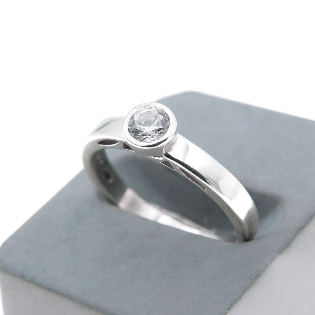 Inagh - Solitaire Engagement Ring